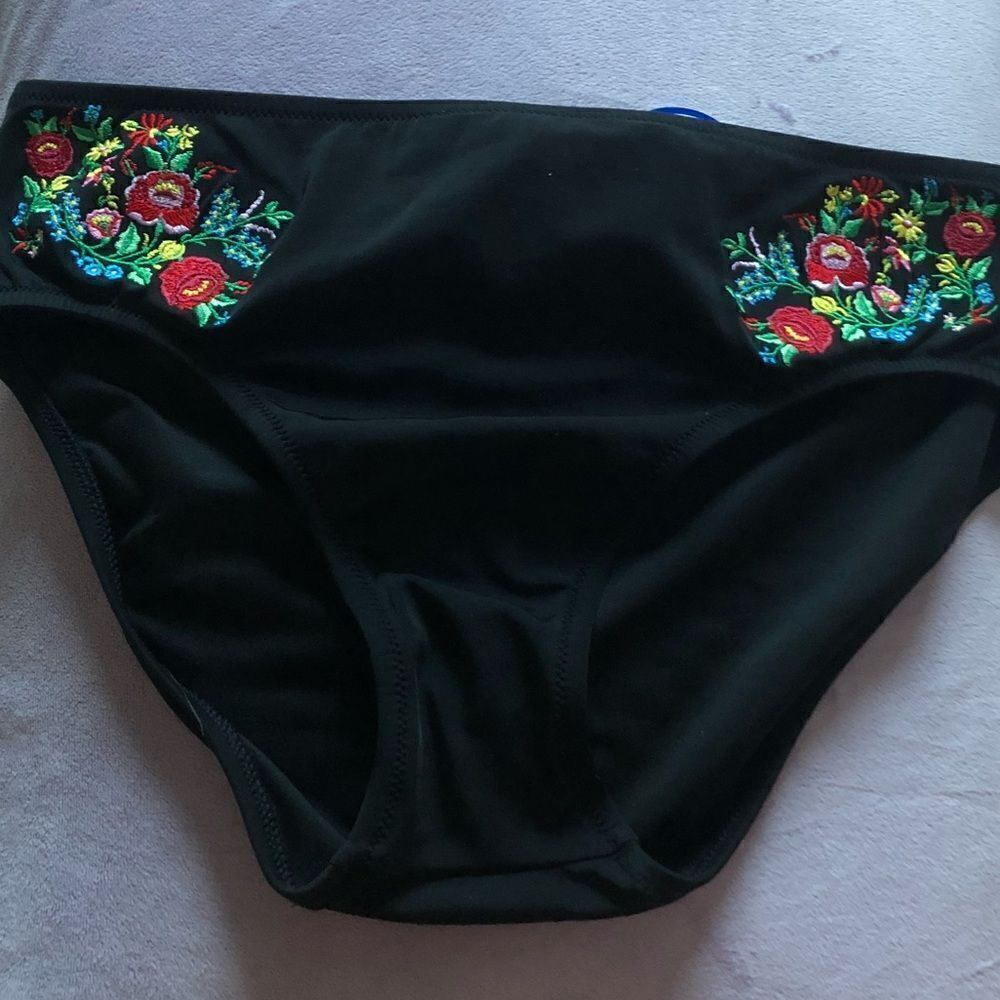 NWT swim bottom - Picture 2 of 3